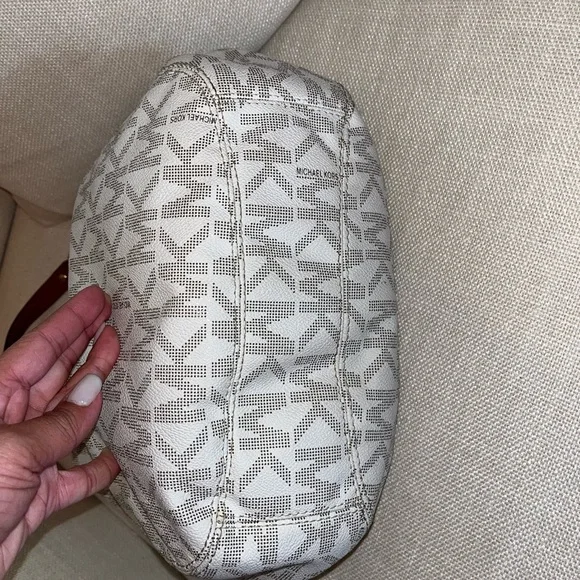 Michael Kors Cream and Brown Shoulder Bag USED!!!! In great condition!!!! - Picture 3 of 8